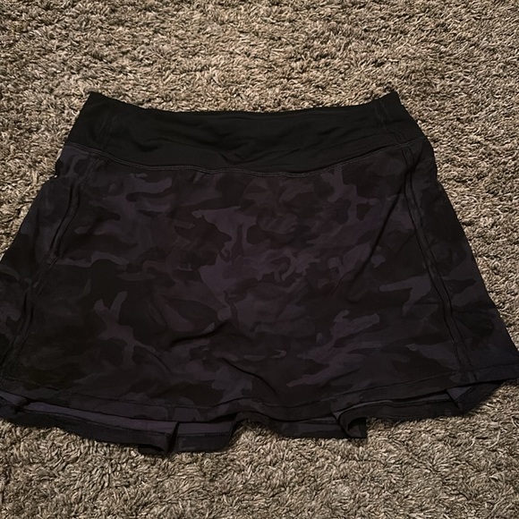 Lululemon Skirt Camo 6 Tall - Picture 2 of 4